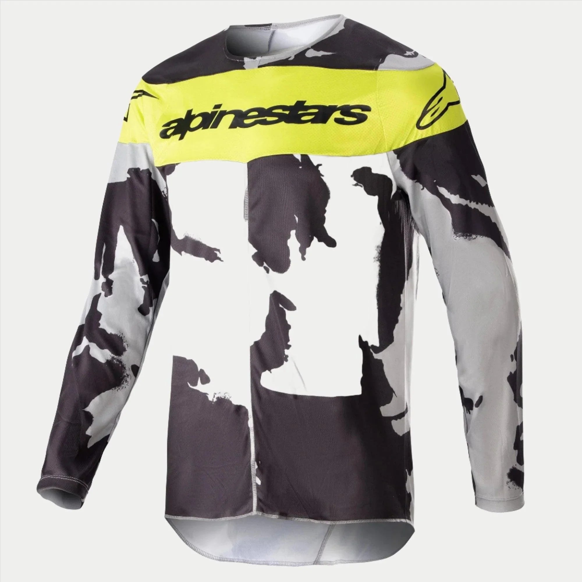 Alpinestars 2023 Racer Tactical Jersey, maglia da motocross, Cast Gray Camo e Giallo Fluo, caratterizzata da un motivo mimetico grigio e nero con un pannello giallo brillante sul petto e logo Alpinestars, abbigliamento tecnico a maniche lunghe resistente per corse off-road