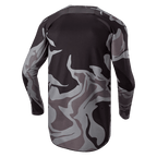 Alpinestars 2024 Racer Tactical Jersey, maglia da motocross, Cast Gray Camo Magnet, vista posteriore con motivo mimetico grigio e nero, tessuto traspirante e bordo posteriore allungato per una maggiore copertura