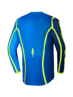Alpinestars 2026 Fluid Apex Jersey, maglia da motocross, blu e giallo fluo, vista posteriore con linee grafiche giallo neon e orlo posteriore allungato, abbigliamento off-road leggero e traspirante