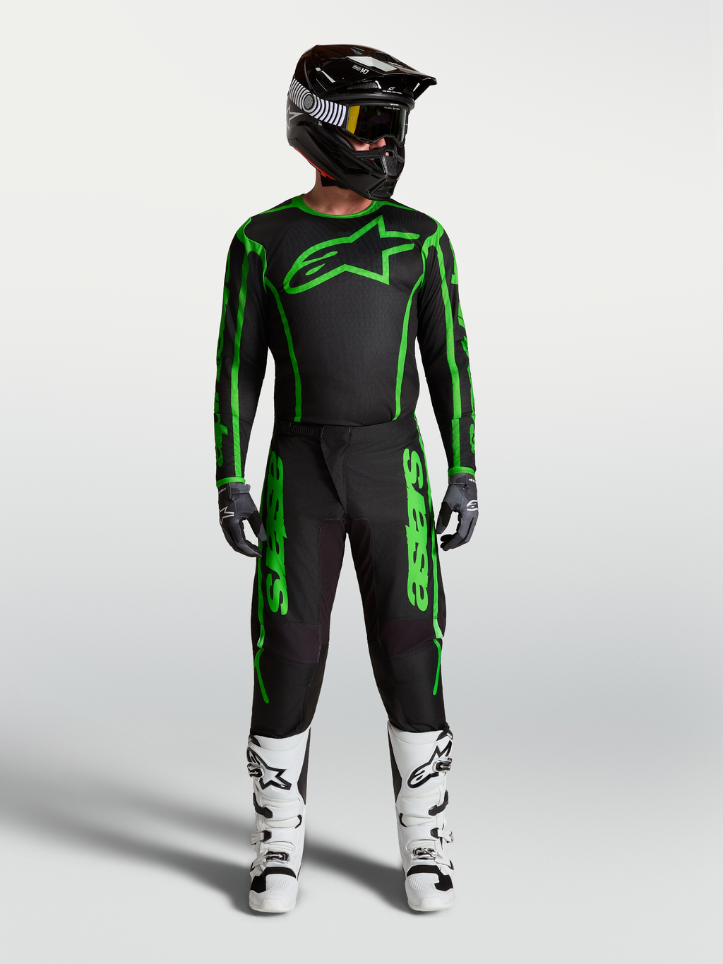 Alpinestars pantaloni Fluid Apex V2, pantaloni motocross da uomo neri e verdi fluo, completo racing con stivali bianchi