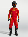 Alpinestars Maglia Fluid Apex V2 AND Fluid Apex V2 Gear Set, completo motocross rosso e oro su modello con kit completo.
