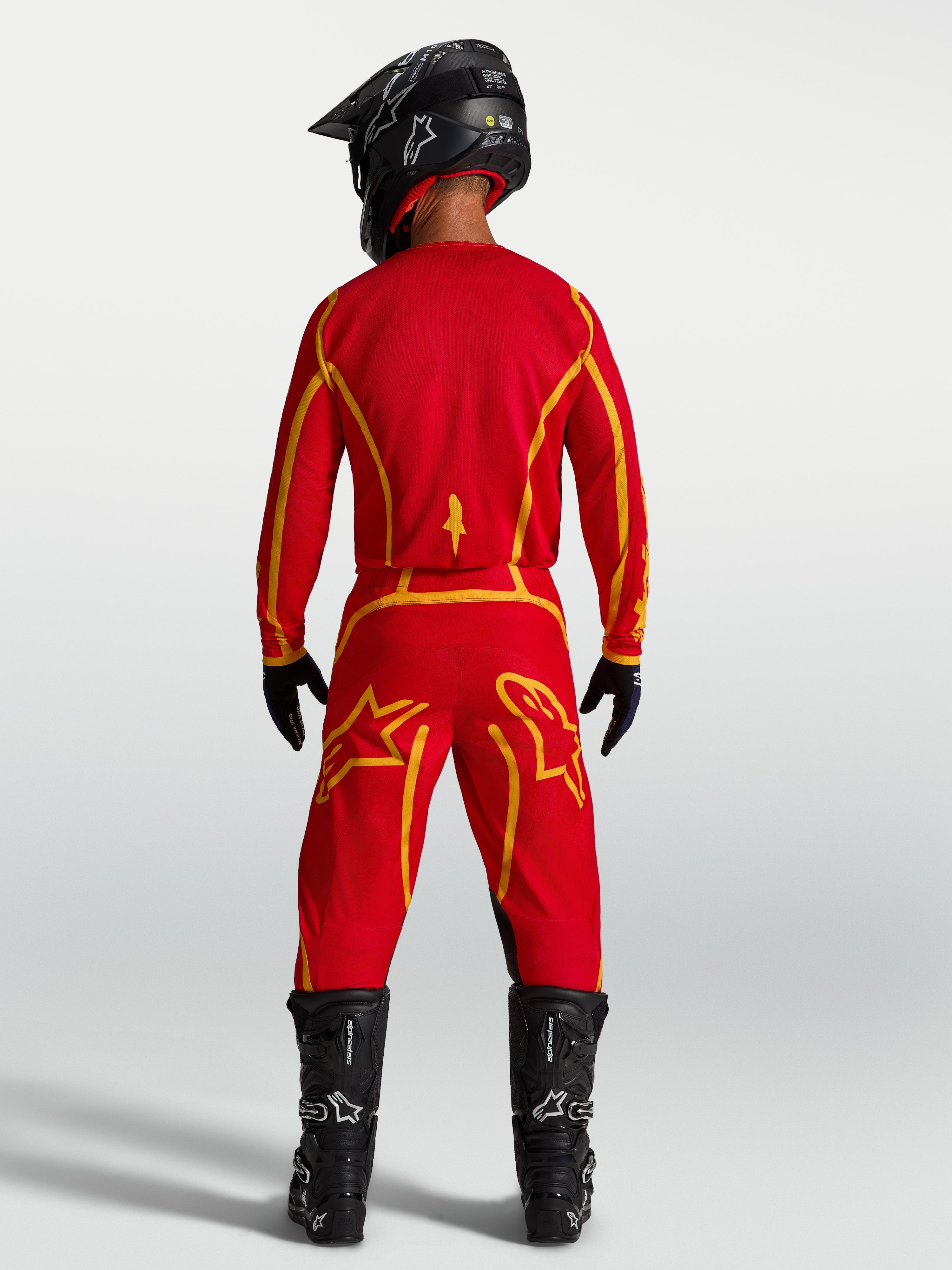 Alpinestars Maglia Fluid Apex V2, maglia da motocross da uomo, rosso e oro, vista posteriore, tessuto tecnico traspirante.