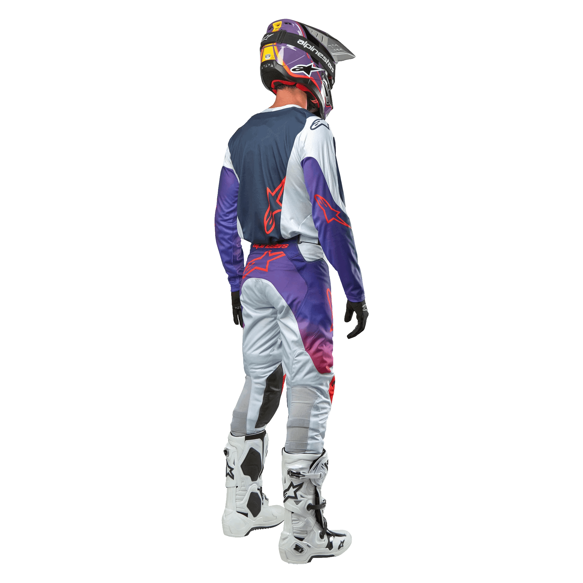 Alpinestars 2024 Racer Hoen Pants, completo da motocross in grigio chiaro, arancione e nero, maglia coordinata blu e viola, casco e stivali bianchi, vista posteriore, abbigliamento tecnico per fuoristrada