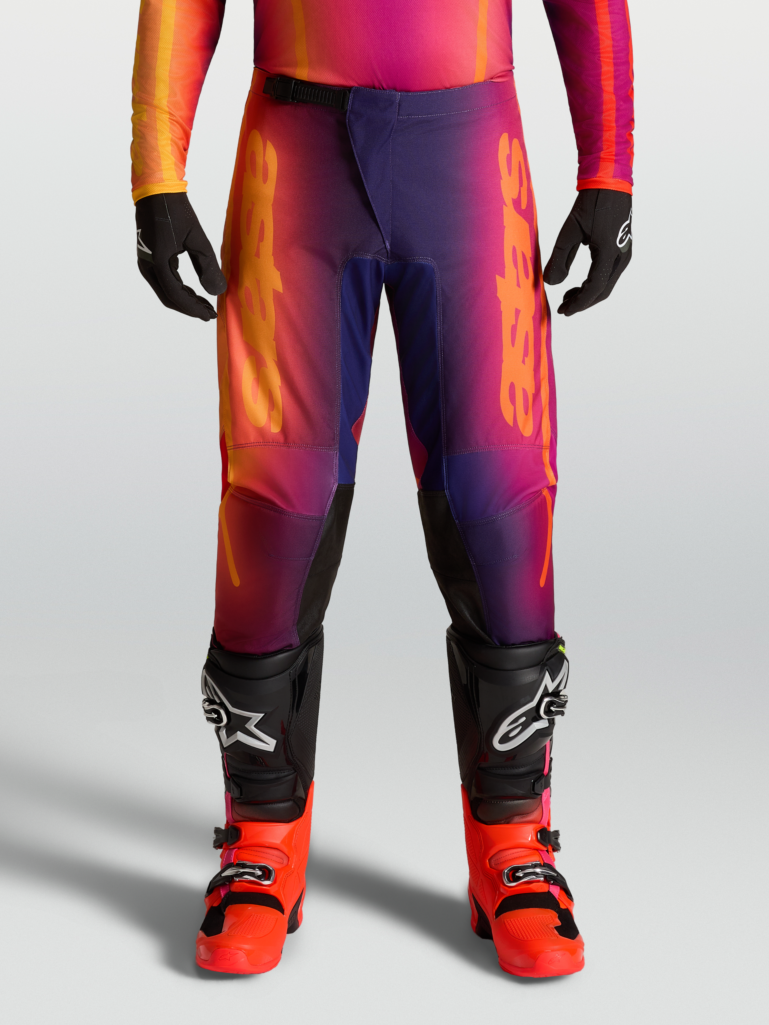 Alpinestars Pantaloni Fluid Kepler, pantaloni da motocross per uomo, viola e arancione sfumati, design ergonomico pre-curvato, ideali per performance off-road