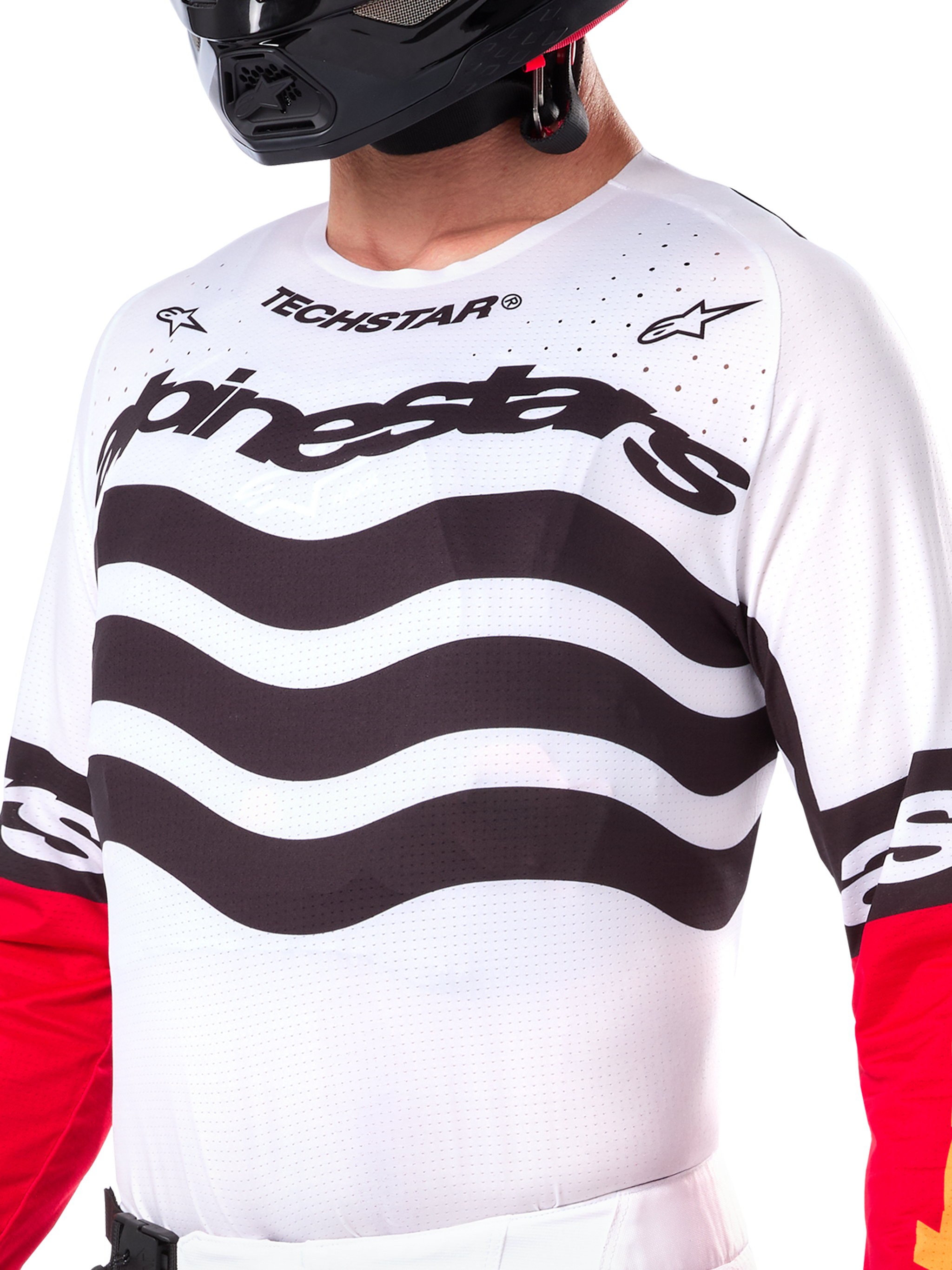 Alpinestars Limited Edition Techstar Deep Jersey, maglia da motocross bianca con strisce orizzontali nere ondulate e maniche rosse, con branding Alpinestars e Techstar, piccole perforazioni tagliate al laser sulla parte superiore del petto per la ventilazione, abbigliamento sportivo da fuoristrada