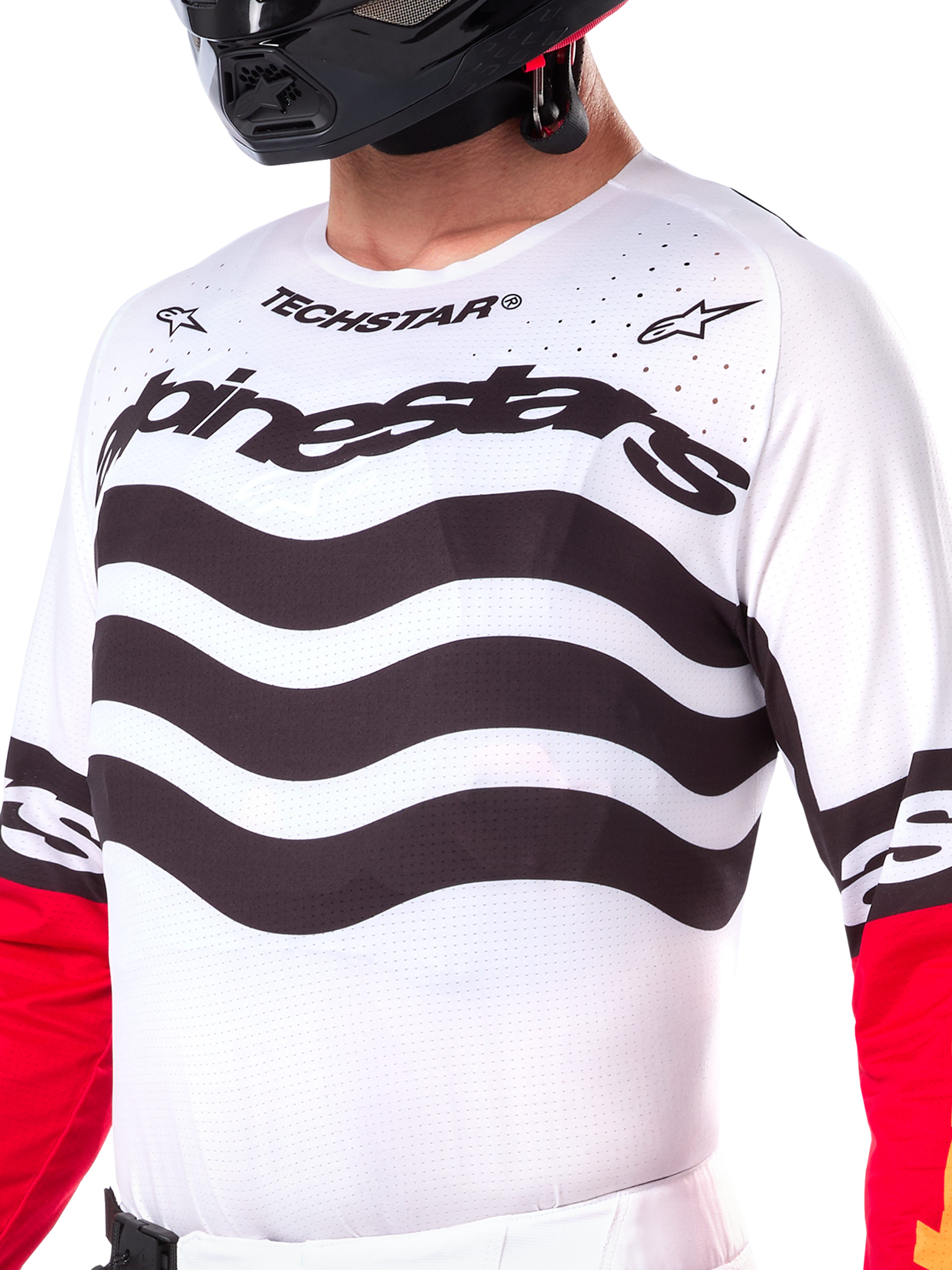 Alpinestars Limited Edition Techstar Deep Jersey, maglia da motocross bianca con strisce orizzontali nere ondulate e maniche rosse, con branding Alpinestars e Techstar, piccole perforazioni tagliate al laser sulla parte superiore del petto per la ventilazione, abbigliamento sportivo da fuoristrada