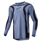 Alpinestars Fluid Lurv Jersey 2024, maglia da motocross, azzurro e nero, con audaci grafiche nere curve sul davanti e sulle maniche, logo Alpinestars centrale sul petto, in poli-tessuto ad alte prestazioni con colletto sportivo.