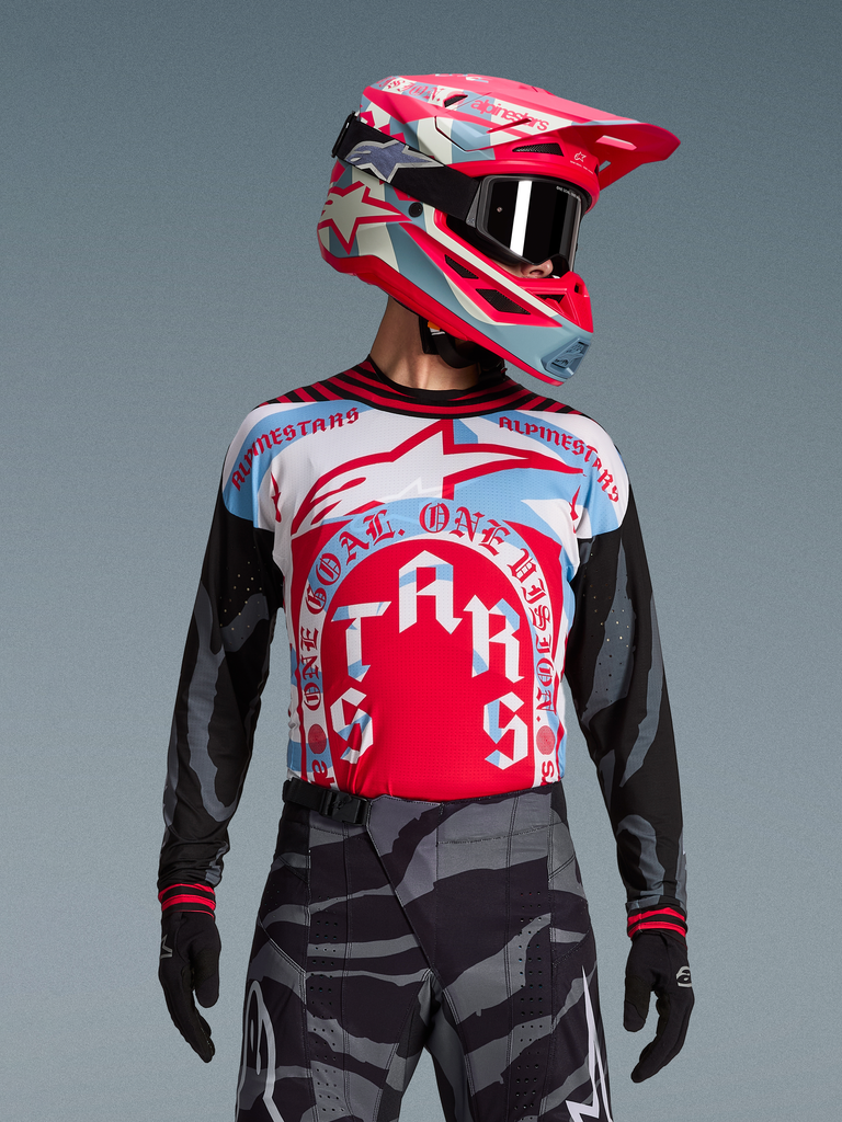Maglia Techstar Beast Coast Alpinestars, grafica bianco e rosso con maniche camo, abbigliamento tecnico da motocross.