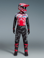 Alpinestars Techstar Beast Coast, maglia grafica, pantaloni mimetici grigi e stivali rossi, kit MX edizione limitata.