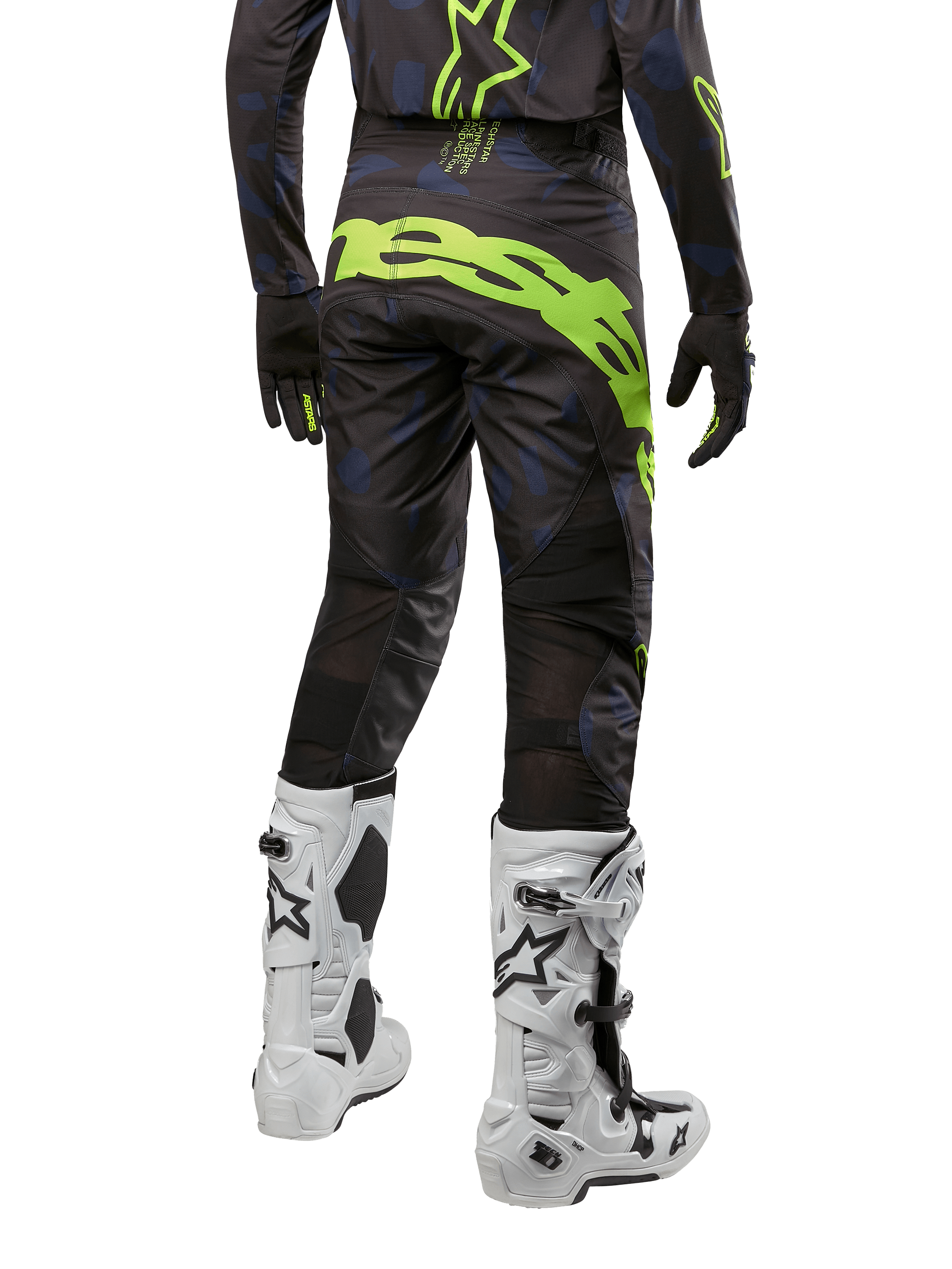 Alpinestars 2024 Techstar Rantera Pants, pantaloni da motocross, nero navy e giallo fluo, vista posteriore, con branding giallo neon e pannelli di ventilazione in rete, indossati con maglia coordinata e stivali bianchi, equipaggiamento resistente per motocross e gare fuoristrada