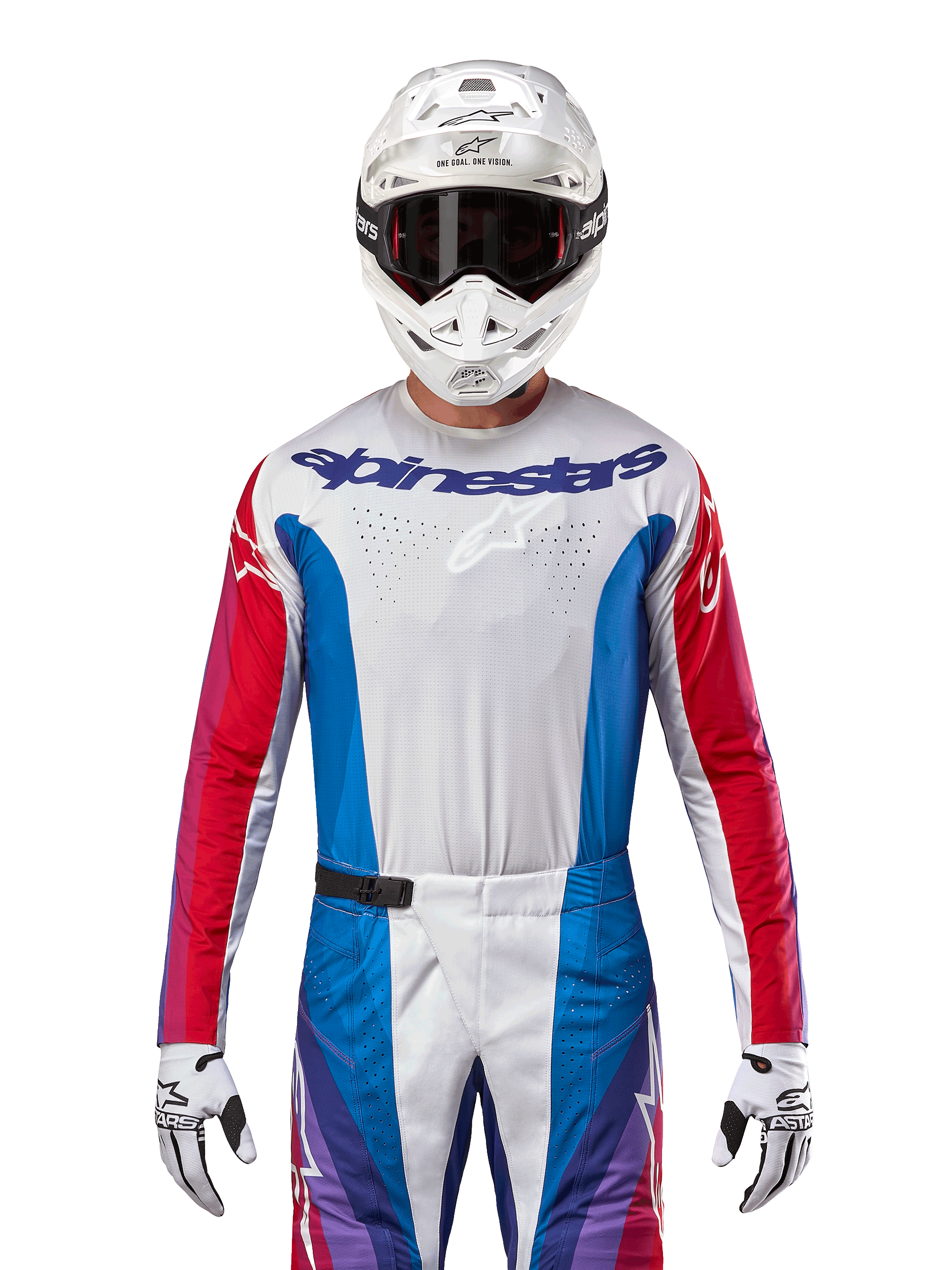 Alpinestars Techstar Pneuma Jersey 2024, maglia da motocross, Blu Mars Red e bianco, vista frontale indossata da un pilota con casco e guanti bianchi, con perforazioni al laser sul petto e loghi in evidenza, abbigliamento tecnico da gara per fuoristrada