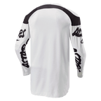 Maglia Alpinestars Racer Hana 2024, maglia da motocross, bianco e nero, vista posteriore con parte posteriore allungata per una maggiore copertura, pannelli neri sulle spalle e loghi neri sulle maniche, tessuto traspirante e resistente per prestazioni fuoristrada