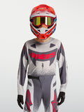 Alpinestars Ragazzo Supertech Swan Gear Set, completo da motocross grigio e rosso fluo in mesh stretch traspirante.