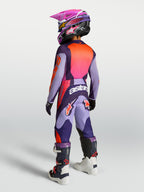 Alpinestars Maglia Fluid Hunt Ragazzo 2027 e Gear Set, completo motocross viola e rosa fluo, vista posteriore