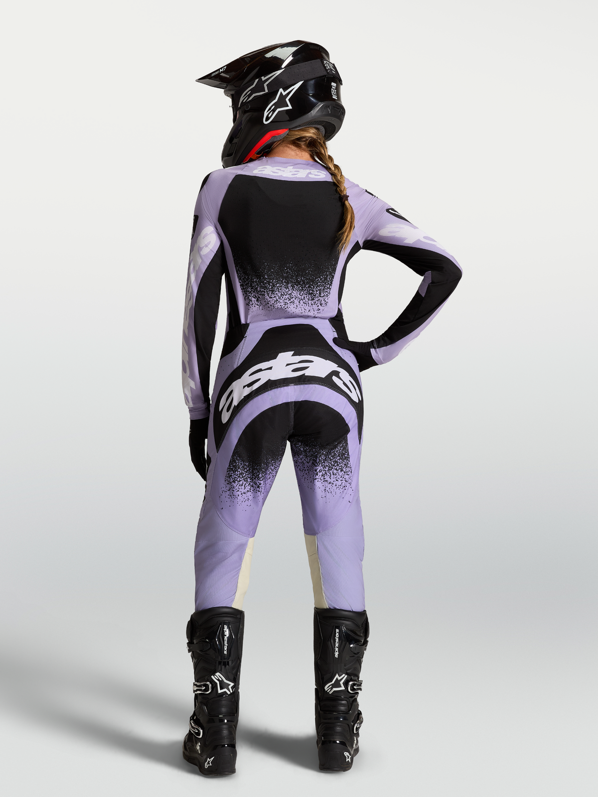 Maglia e completo Stella Techstar Swan Alpinestars, abbigliamento motocross da donna, viola chiaro e nero, vista posteriore.