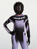 Alpinestars Maglia Stella Techstar Swan, maglia da motocross per donna, viola chiaro e nero, racing fit su modella.