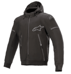 Alpinestars Sektor Tech V2 Hoodie, giacca da moto con cappuccio, nero con dettagli grigi, zip frontale, due tasche con zip, logo Alpinestars grigio sul petto e sulla spalla, design urban contemporary con dettagli riflettenti