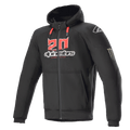 Alpinestars FQ20 Chrome Ignition Monster Hoodie, felpa da moto nera con zip, logo '20' rosso e bianco sul petto, scritta Alpinestars, cordoncini rossi, logo bianco sulla spalla, artiglio Monster Energy sulla manica, abbigliamento protettivo per la guida urbana