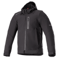 Alpinestars Neo Waterproof Hoodie, nero, giacca da moto urbana, tessuto liscio resistente all'acqua, zip frontale completa, tasca sul petto verticale con zip, cappuccio fisso con coulisse, dettagli riflettenti sulle maniche, polsini regolabili in velcro, stile tecnico urban