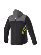 Alpinestars Felpa con cappuccio Sherpa, giacca da moto urban da uomo, nera e grigia con logo giallo fluo, softshell tecnico antivento, protezioni Nucleon Flex Plus, predisposta per sistema airbag Tech-Air®, vista posteriore.