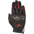 Guanti Alpinestars Honda SMX-2 Air Carbon V2, guanti sportivi da moto, nero e rosso, con protezione nocche in fibra di carbonio, guscio in mesh 3D e pelle, logo Honda ad ala e cuciture rosse, design a polsino corto per guida sportiva su strada.