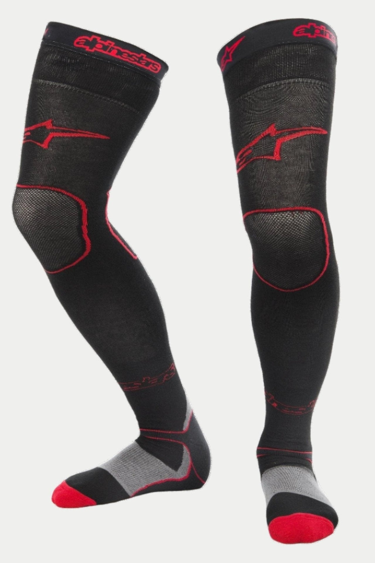 Alpinestars MX Long Tech Thick Socks, calzini da motocross, nero e rosso, con loghi Alpinestars rossi sulla coscia e sul bordo, tallone grigio e punta rossa, lunghezza a metà coscia con zone in mesh specializzate, strato base tecnico per gare fuoristrada