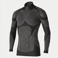 Alpinestars Ride Tech Top Long Sleeve Winter, maglia termica base layer da moto, nero e grigio, maglia tecnica a maniche lunghe con pannelli testurizzati a nido d'ape a doppia densità, vestibilità a compressione, collo a lupetto con logo Alpinestars bianco, intimo termico per climi freddi