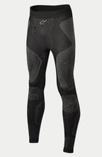 Alpinestars Ride Tech Bottom Winter, pantaloni intimo tecnico da moto, nero e grigio, con pannelli in maglia a doppia densità con motivi testurizzati, costruzione senza cuciture, loghi Alpinestars sulla vita e sugli stinchi, progettati per la guida in climi freddi