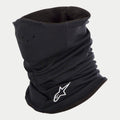 Alpinestars Tech Neck Warmer, nero, scaldacollo da moto con fodera in pile, logo Alpinestars ricamato bianco, piccoli fori per la traspirazione, struttura elasticizzata per protezione dal vento