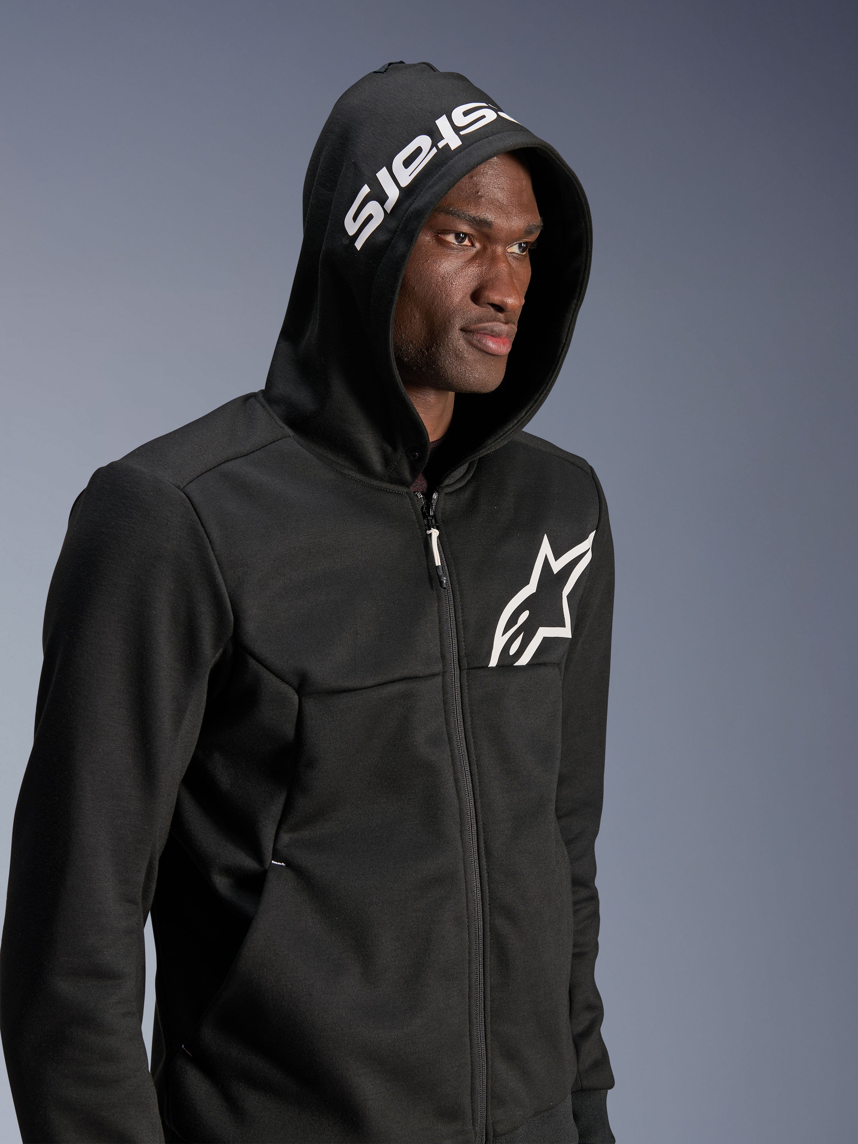 Alpinestars Felpa Chrome V2 Sport, felpa moto urban uomo, nero e bianco, pile tecnico, cappuccio alzato.