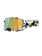 Alpinestars Supertech Corp Goggles Absolute Vision, occhiali da motocross, montatura con motivo bianco e nero e lente a specchio dorata, ampio cinturino con design astratto nero e logo Alpinestars dorato, marchio "ONE GOAL. ONE VISION." sulla lente, equipaggiamento da gara ad alte prestazioni