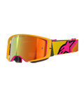 Alpinestars Supertech Corp Goggles Absolute Vision, maschere da motocross, giallo e rosa con lente specchiata rossa, montatura giallo brillante, lente specchiata con riflessi arancioni e rossi, fascia gialla con grande logo a stella Alpinestars rosa, occhiali professionali per gare off-road