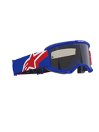 Alpinestars Vision Sand Goggles, maschera da motocross off-road, montatura e fascia blu, rosso e bianco, lente Dark Smoke, con ampia fascia con interno in silicone e schiuma facciale ergonomica