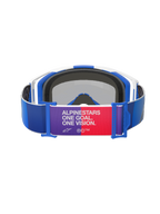 Occhiali Alpinestars Vision 8 Corp, blu, bianco e Mirror Blue, vista posteriore, fascia blu con patch centrale viola e rossa con scritta 'ALPINESTARS ONE GOAL. ONE VISION.', montatura bianca e blu con imbottitura in schiuma nera, occhiali da motocross