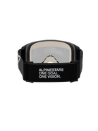 Maschere Alpinestars Vision 5 Corp, maschere da motocross, vista posteriore, con fascia tessuta nera e slogan bianco 'ALPINESTARS ONE GOAL. ONE VISION.', schiuma facciale multistrato da 17 mm, lente a specchio argento visibile dall'interno, progettate per una vestibilità sicura e prestazioni fuoristrada