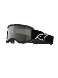 Alpinestars Vision 5 Corp Goggles, occhiali da motocross, montatura nera con lente a specchio argento, ampia fascia nera regolabile con grande logo Alpinestars a stella bianco, imbottitura in schiuma, branding One Goal One Vision