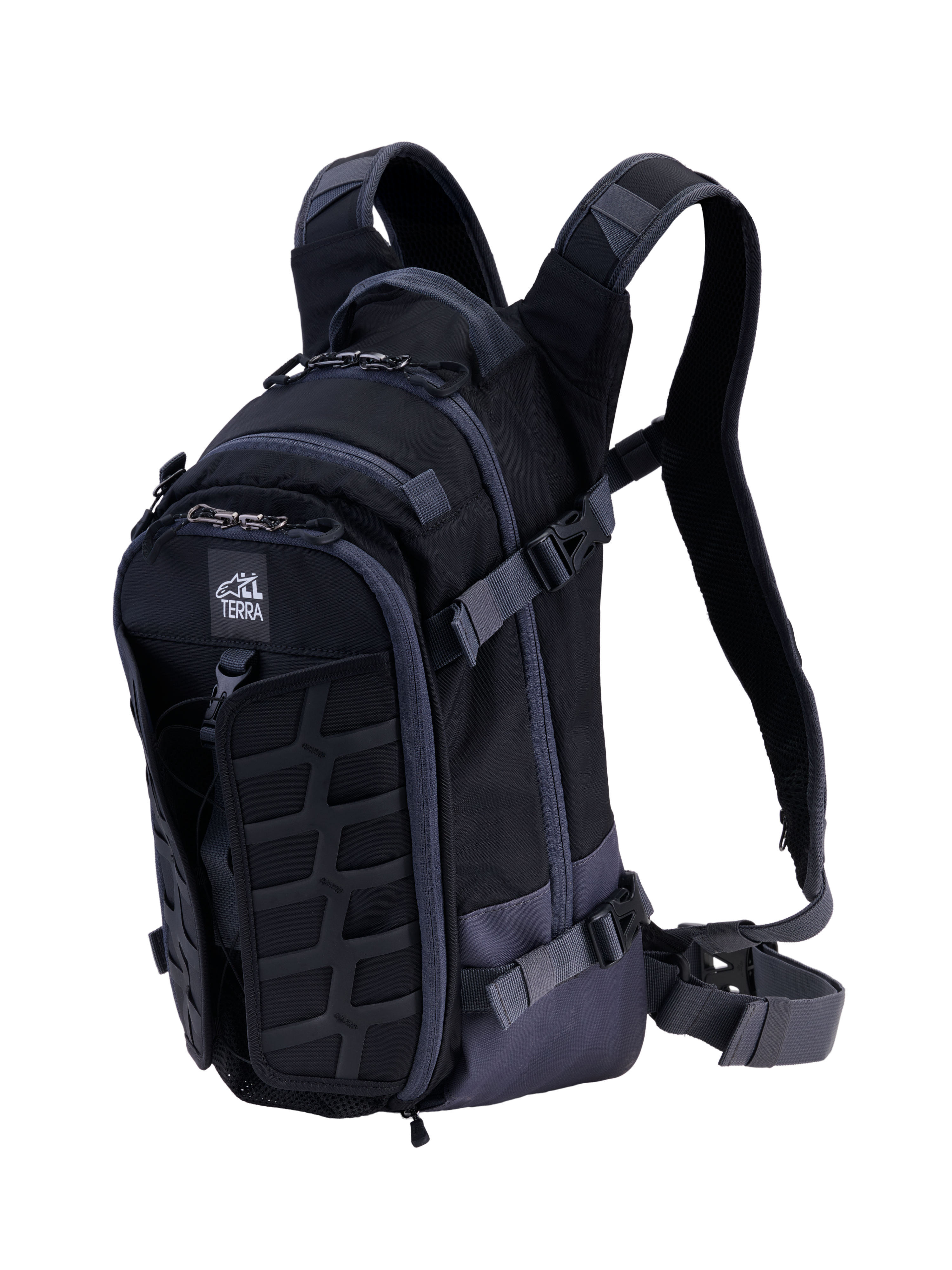 Alpinestars AT-15 Back Pack, zaino tecnico da moto, nero e grigio scuro, con robusto pannello frontale MOLLE, cinghie di compressione regolabili, spallacci imbottiti con chiusura magnetica sul petto e logo All Terra, progettato per la guida adventure off-road