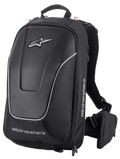 Alpinestars Charger Pro Backpack, nero, zaino da moto aerodinamico semirigido, pannello frontale con trama in fibra di carbonio e profili argento riflettenti, loghi Alpinestars bianchi, spallacci imbottiti e tasca sulla cintura rimovibile, design sportivo da guida