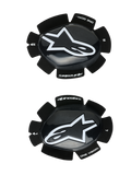 Alpinestars GP Plus Knee Sliders, saponette da moto racing, nero e bianco, finitura lucida con logo a stella bianco, sistema di fissaggio in velcro, con branding "One Goal One Vision", set destro e sinistro