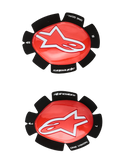 Alpinestars GP Plus Knee Sliders, protezione ginocchia da moto racing, rosso e nero, logo con stella bianca, branding "ONE GOAL. ONE VISION.", supporti con attacco in Velcro, coppia sinistra e destra