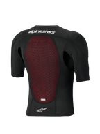 Giacca Protettiva Alpinestars Bionic Plasma LT - Maniche Corte, vista posteriore, struttura in rete nera traspirante con paraschiena Nucleon PLASMA rosso testurizzato, scritta Alpinestars e logo a stella bianchi, attrezzatura protettiva per motocross e fuoristrada