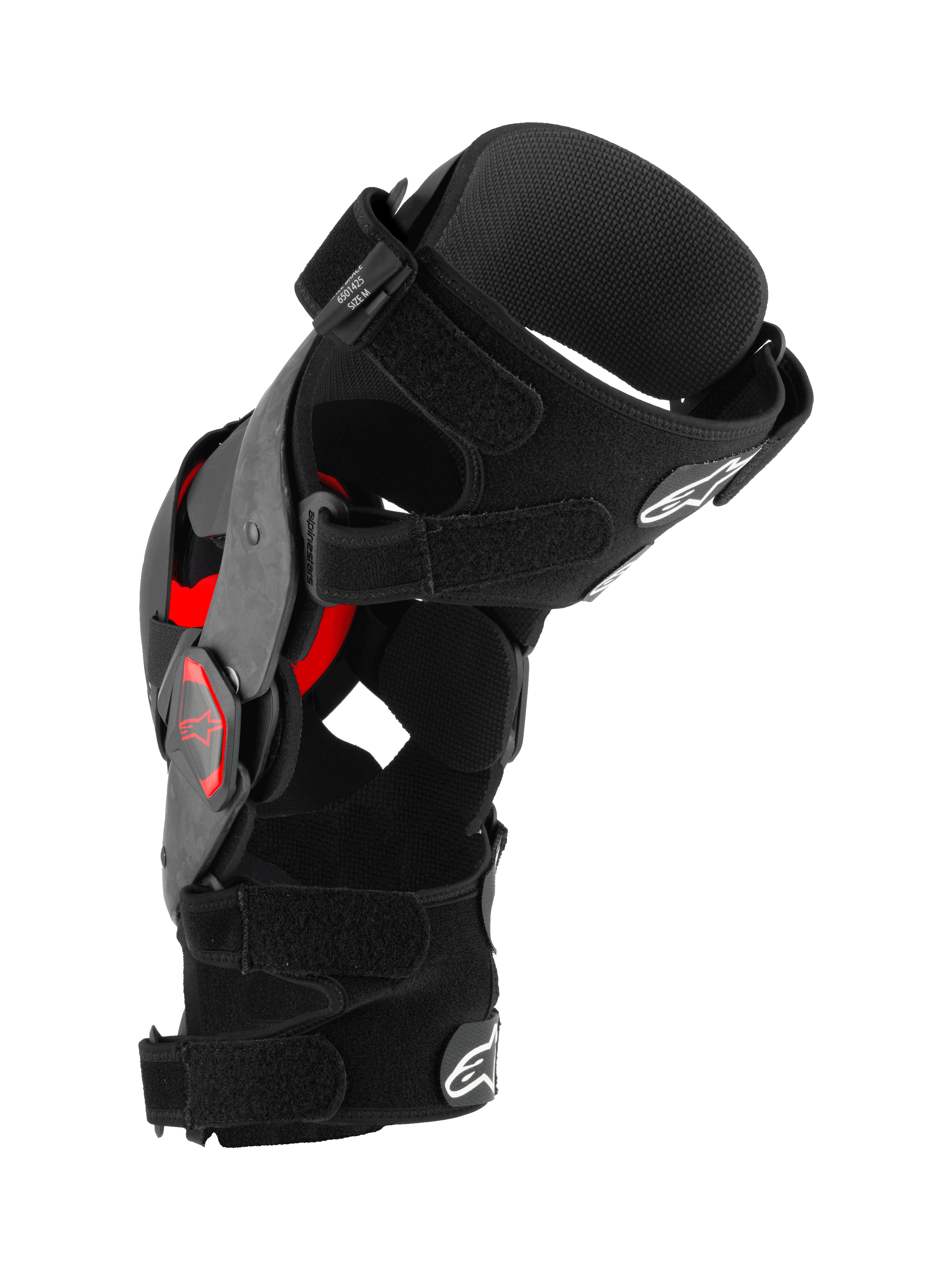 Alpinestars Supertech RK-10 Plasma Knee Brace, ginocchiera da motocross, nero e rosso, vista di profilo laterale che mostra il telaio in fibra di carbonio forgiata, cinghie regolabili e inserti Nucleon PLASMA rossi, attrezzatura protettiva per gare fuoristrada