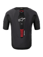 Alpinestars Tech-Air® 5 Plasma System, sistema airbag da moto, vista posteriore, nero, con pannello centrale in mesh, logo a stella bianco e accenti rossi del paraschiena PLASMA interno, design slim-fit a maniche corte per protezione sotto la giacca