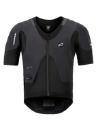 Alpinestars Tech-Air 5 Plasma System, gilet airbag nero, vista frontale con maniche corte e cerniera centrale, logo Alpinestars e display di stato a LED integrato, sottotuta protettivo ultra-sottile per la sicurezza motociclistica