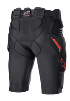 Alpinestars Bionic Pro Protection Shorts, pantaloncini protettivi da motocross, nero e rosso, vista posteriore con imbottitura integrata su fianchi e cosce, struttura in rete traspirante, logo e marchio Alpinestars rossi, strato protettivo di base per la guida fuoristrada