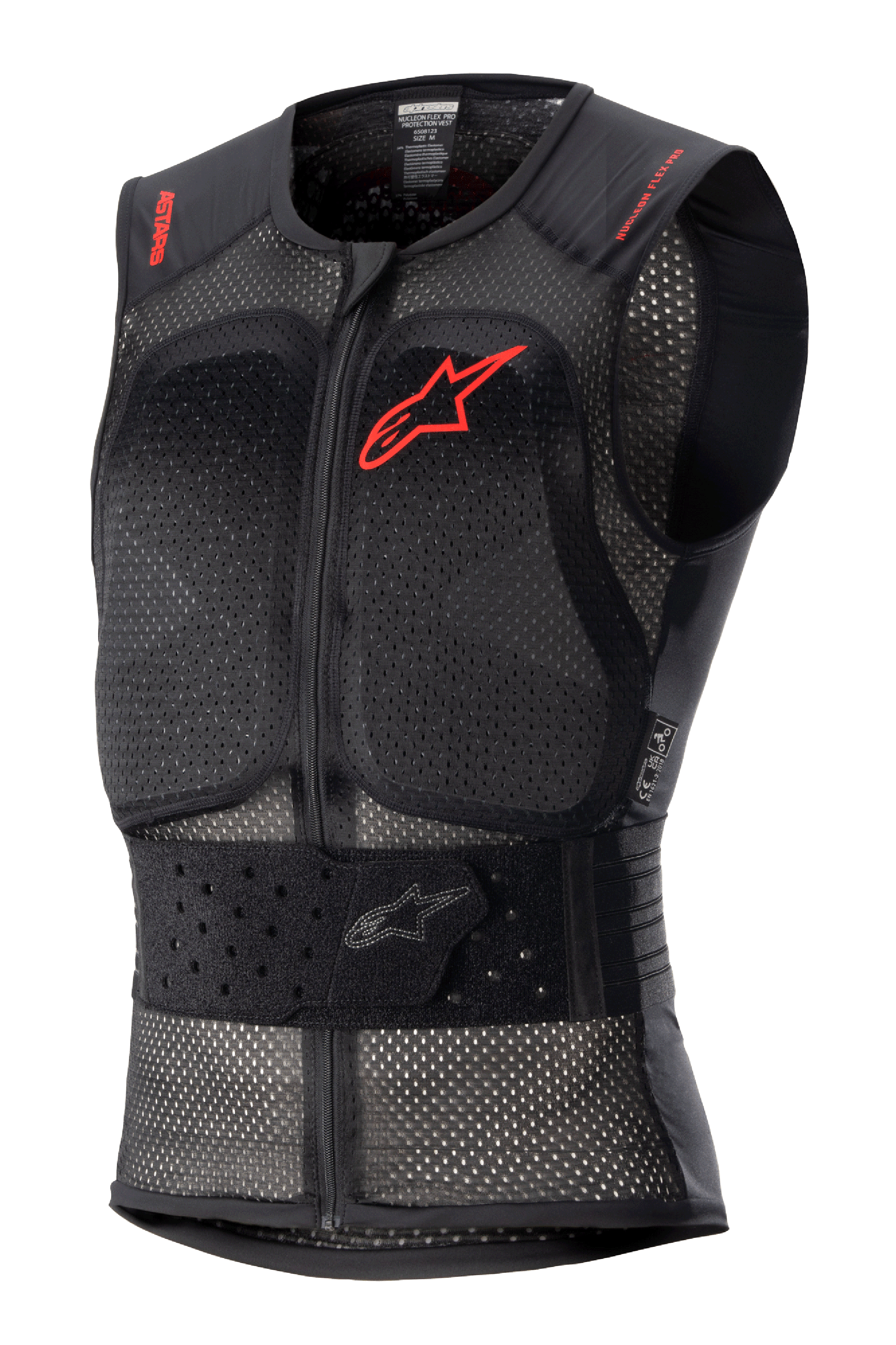 Alpinestars Nucleon Flex Pro Protection Vest, gilet protettivo da moto nero senza maniche, telaio in rete traforata per il flusso d'aria, logo Alpinestars rosso sul petto e scritte rosse sulle spalle, fascia elastica regolabile in vita, cerniera frontale, protezione schiena e torace certificata CE Livello 2