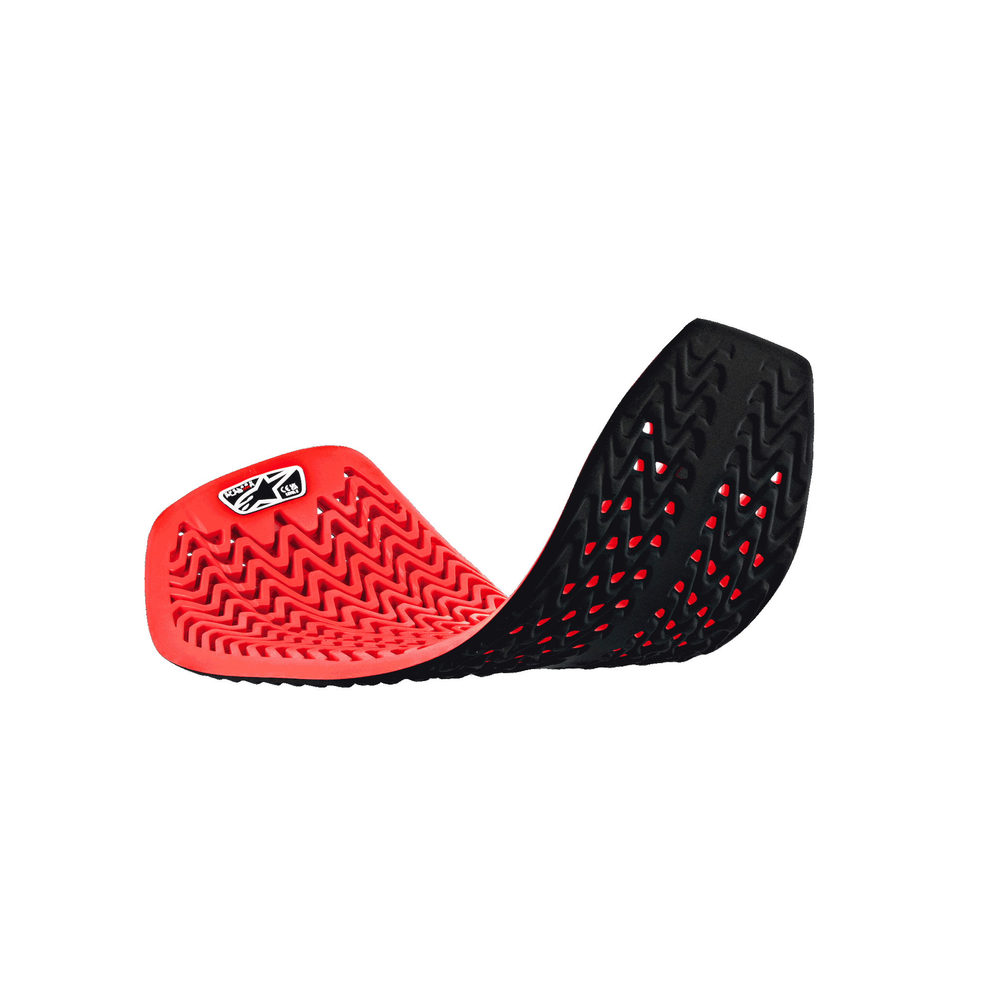 Alpinestars Nucleon Plasma Full Back Protector Insert, rosso e nero, in posizione curva flessibile che mostra il design cellulare traforato, struttura ondulata ad assorbimento d'urto, attrezzatura protettiva traspirante per motociclisti
