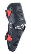 Alpinestars Youth SX-1 Knee Protectors, ginocchiere da motocross, nero e rosso, con fori di ventilazione traforati, sistema a doppio perno, cinghie regolabili con fibbie rosse, logo a stella bianco, protezione moto off-road per ragazzi