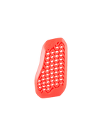 Inserto protettore toracico diviso Alpinestars Nucleon Plasma, rosso, design a zigzag perforato per la massima circolazione dell'aria, materiale ammortizzante bio-based leggero e flessibile per abbigliamento moto stradale