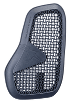 Alpinestars Nucleon Flex Pro Ci Protector, protezione toracica da moto, antracite, inserto protettivo grigio scuro con trama a nido d'ape, design ergonomico curvo con logo a stella in rilievo, microstruttura altamente ventilata